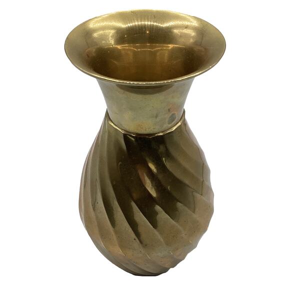 Vintage 8" Timeless Solid Brass Vase with Swirl Base and Bell End - Picture 2 of 10